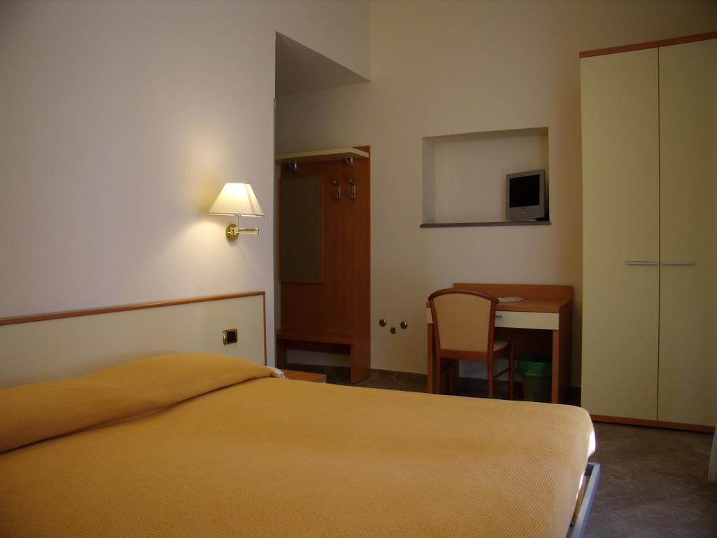 Hotel Beatrice Φλωρεντία Δωμάτιο φωτογραφία